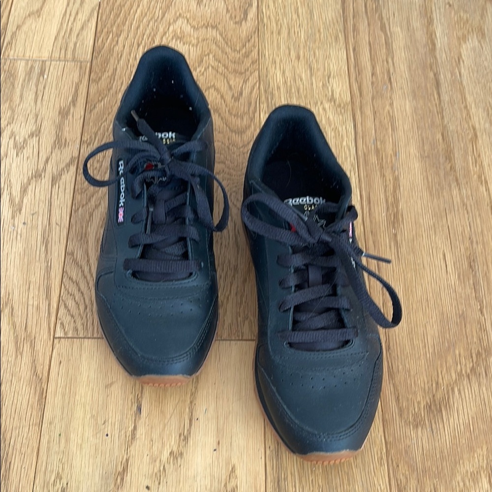 Reebok Black Athletic Shoes with Low Top Design and Smooth Material